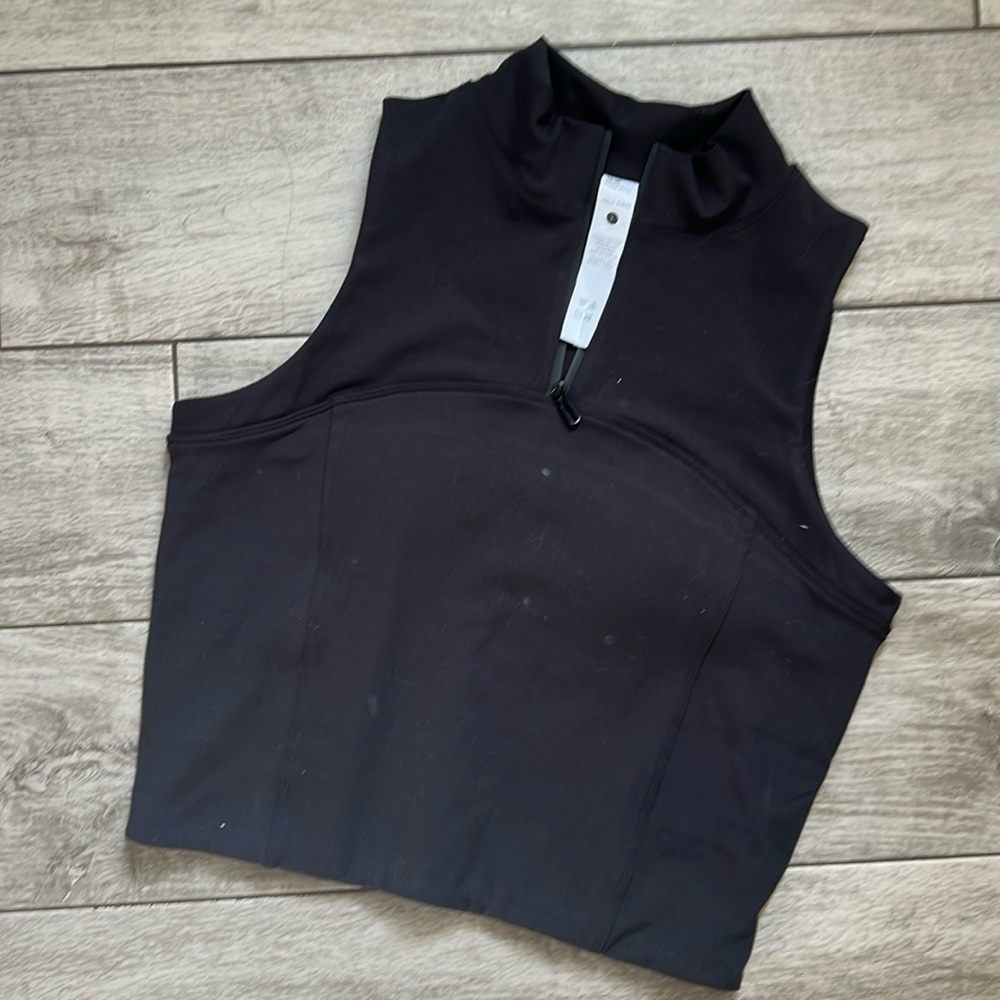 NWOT Gold Hinge L Padded Crop Athleisure Top